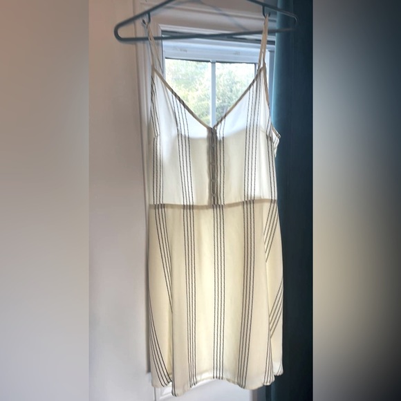 Dynamite white and black stripe dress - Picture 1 of 1